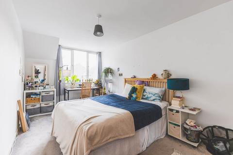 3 bedroom terraced house for sale, McCall Close, Stockwell