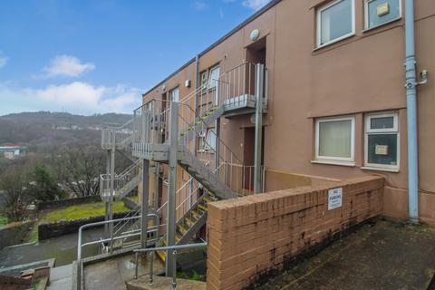 3 bedroom house to rent, St Michaels Court, Pontypridd CF37