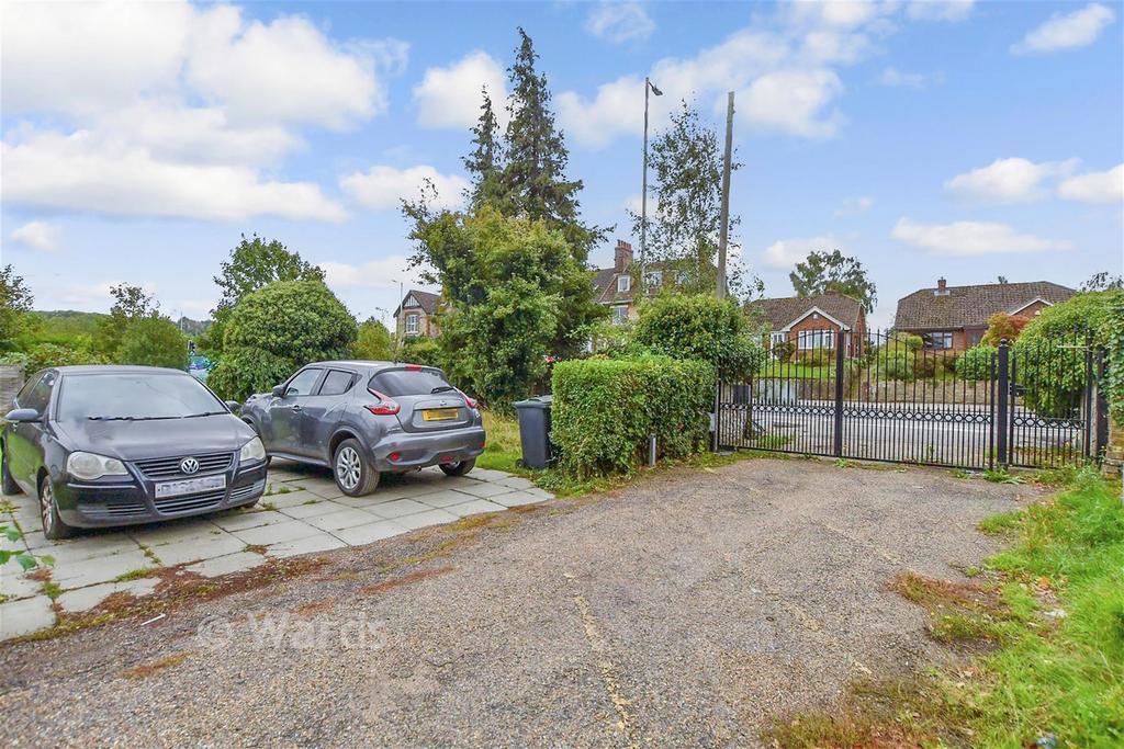Driveway/Parking
