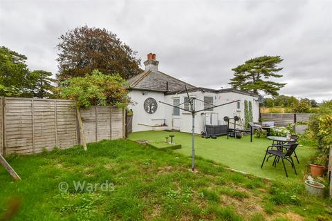 2 bedroom detached bungalow for sale, London Road, Aylesford ME20