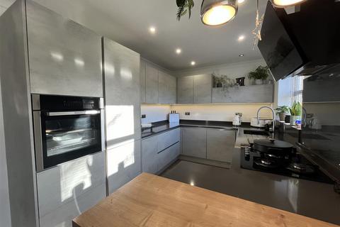 undefined, Parkmere Close, Bradford BD4