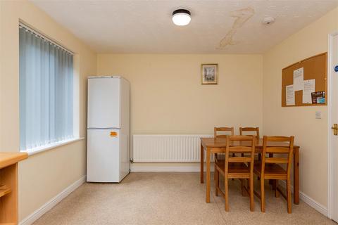 undefined, Bullrushes Close, Stoke-On-Trent ST1