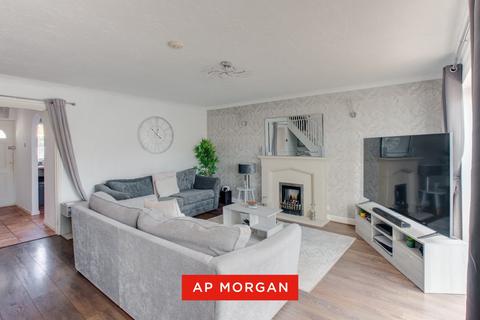 3 bedroom semi-detached house for sale, Willow Close, Bromsgrove, Worcestershire, B61