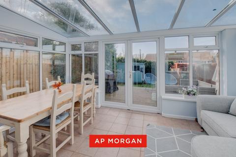 3 bedroom semi-detached house for sale, Willow Close, Bromsgrove, Worcestershire, B61