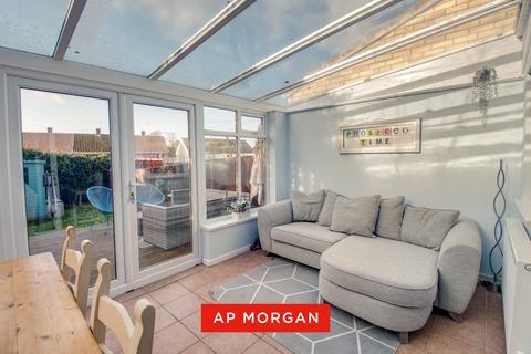 3 bedroom semi-detached house for sale, Willow Close, Bromsgrove, Worcestershire, B61