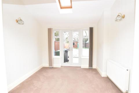 4 bedroom semi-detached house for sale, Walker Avenue, Scartho, Grimsby DN33
