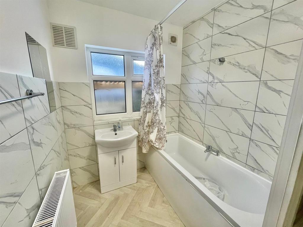 Bathroom 31 The Byway.jpg
