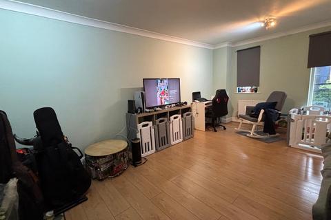 2 bedroom flat to rent, Tavistock Road, Croydon, CR0