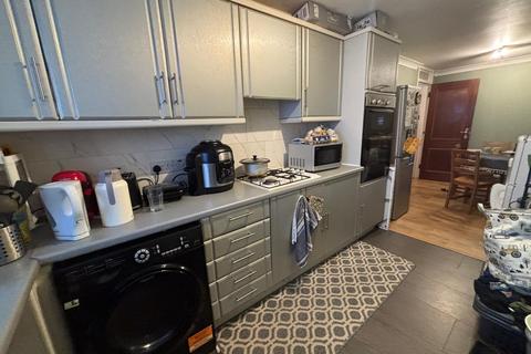 2 bedroom flat to rent, Tavistock Road, Croydon, CR0