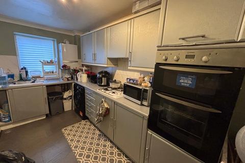 2 bedroom flat to rent, Tavistock Road, Croydon, CR0