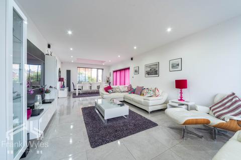 4 bedroom detached house for sale, Clifton Drive, Blackpool, Lancashire