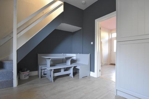 3 bedroom terraced house to rent, Trinity Road, Ventnor