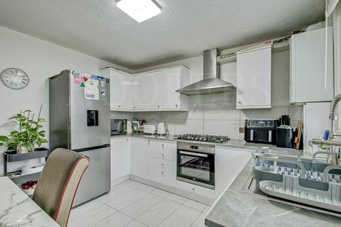 2 bedroom flat for sale, Ainsworth Close, London, NW2