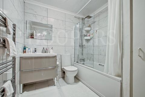 2 bedroom flat for sale, Ainsworth Close, London, NW2
