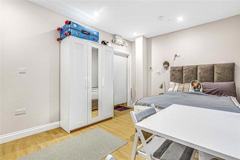 Studio to rent, Glendower Place, London SW7