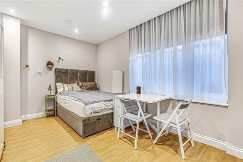 Studio to rent, Glendower Place, London SW7