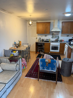 Studio to rent, Staines Road, Feltham TW14