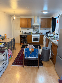 Studio to rent, Staines Road, Feltham TW14