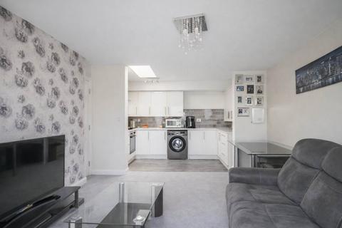 2 bedroom apartment for sale, Kensington, Stormont Court - Superb First Time Buy