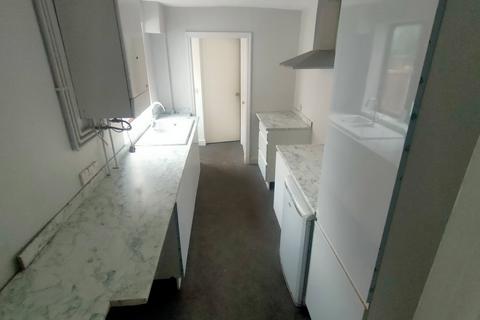 4 bedroom terraced house for sale, Talbot Road, Wrexham LL13