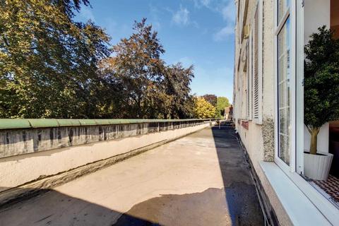 4 bedroom flat to rent, Haverstock Hill, London NW3