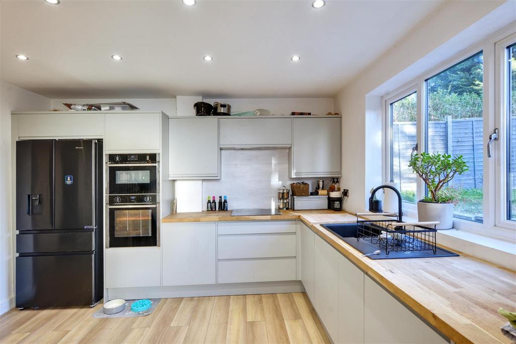 Kitchen 5.jpeg