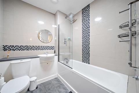 2 bedroom apartment for sale, Sweetbriar Avenue, Carshalton