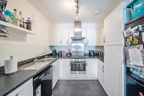 2 bedroom apartment for sale, Sweetbriar Avenue, Carshalton