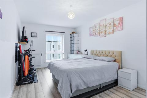 2 bedroom apartment for sale, Sweetbriar Avenue, Carshalton