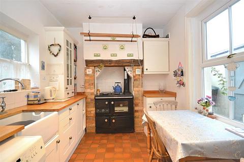 3 bedroom end of terrace house for sale, Portland Road, Weymouth