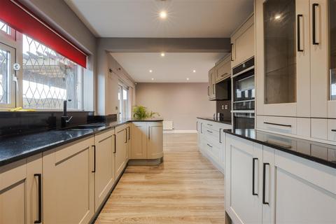 3 bedroom semi-detached house for sale, Cambridge Avenue, Scunthorpe