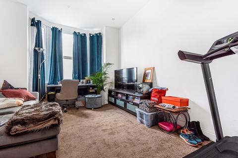 2 bedroom flat to rent, Pembroke Road, London, N10