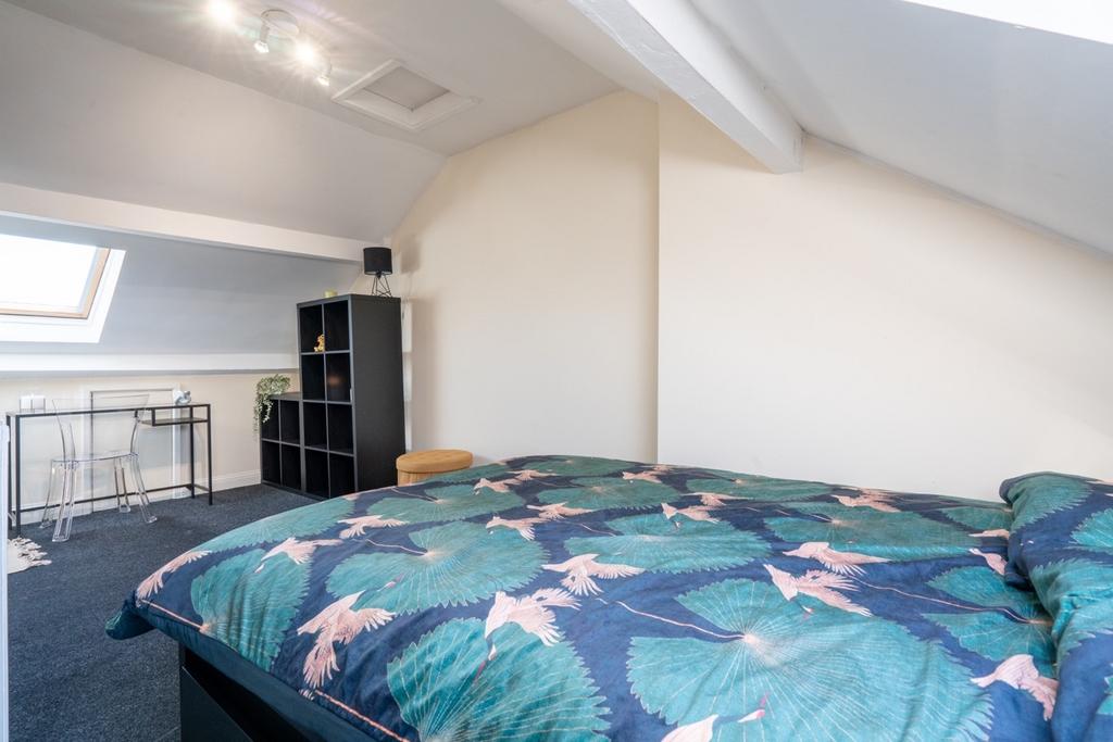 Bright, stylish double bedroom in a loft conver...