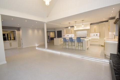 4 bedroom detached house for sale, Moorside Road, Urmston, M41