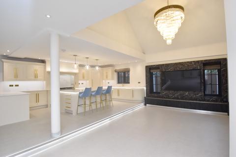 4 bedroom detached house for sale, Moorside Road, Urmston, M41