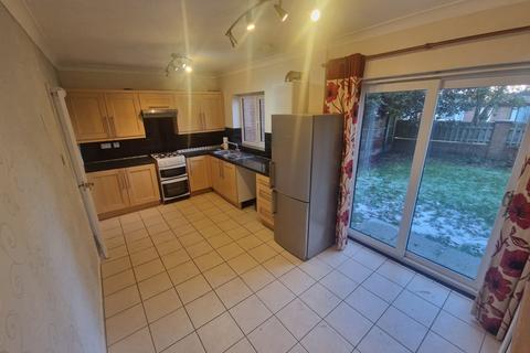 3 bedroom semi-detached house to rent, Oak Green, Ormskirk, Lancashire, L39