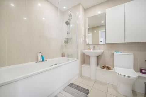 1 bedroom flat to rent, Ealing Road, Brentford TW8