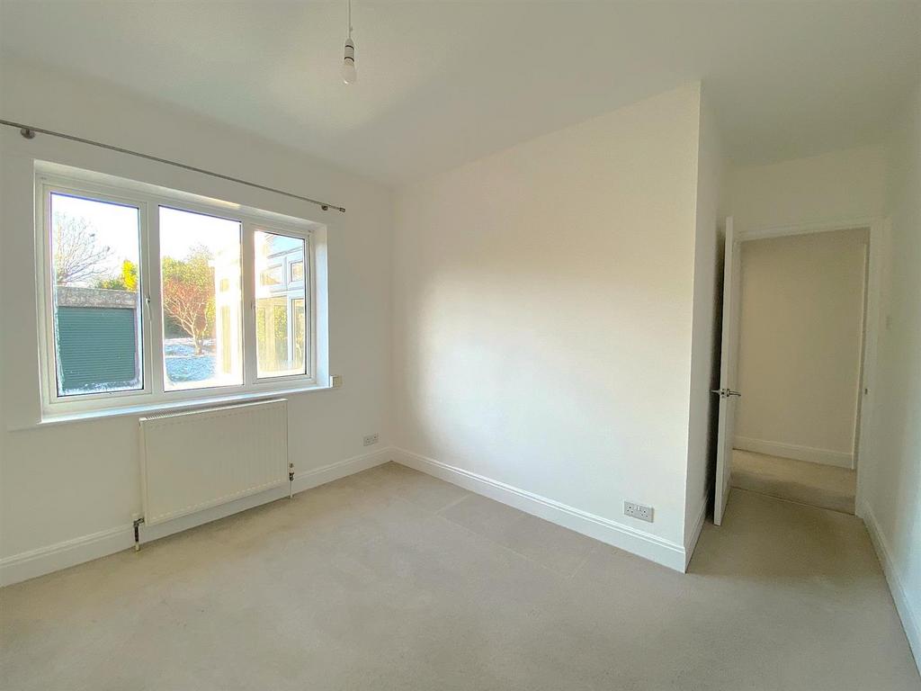 25 Hillcrest Ave - Bed3.jpg