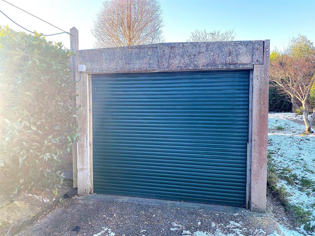 25 Hillcrest Ave - Garage.jpg