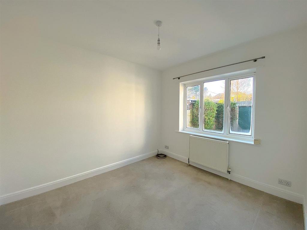 25 Hillcrest Ave - Bed2.jpg