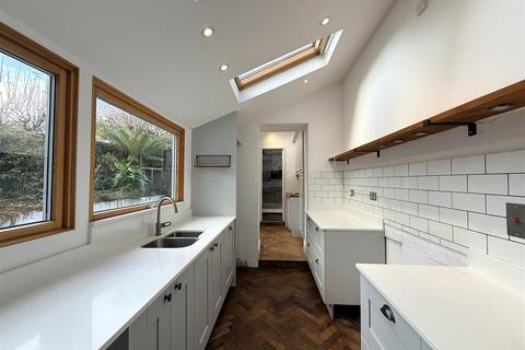 3 bedroom semi-detached house to rent, Veales Road, Kingsbridge