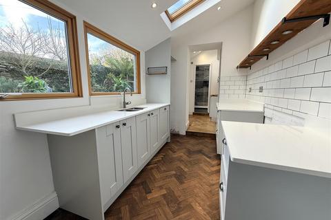3 bedroom semi-detached house to rent, Veales Road, Kingsbridge
