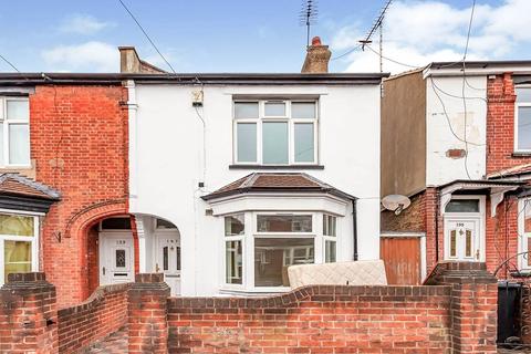 3 bedroom terraced house to rent, Vicarage Road, Hertfordshire WD18