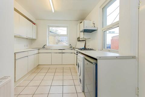 3 bedroom terraced house to rent, Vicarage Road, Hertfordshire WD18