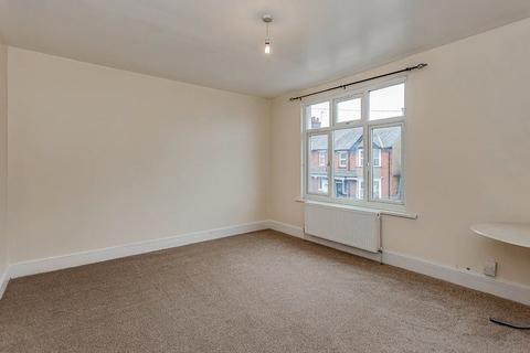 3 bedroom terraced house to rent, Vicarage Road, Hertfordshire WD18