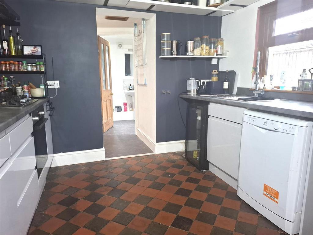 Kitchen 1.jpg