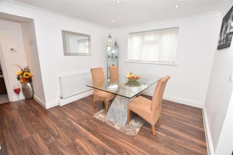5 bedroom chalet for sale, Urmond Road, Canvey Island SS8