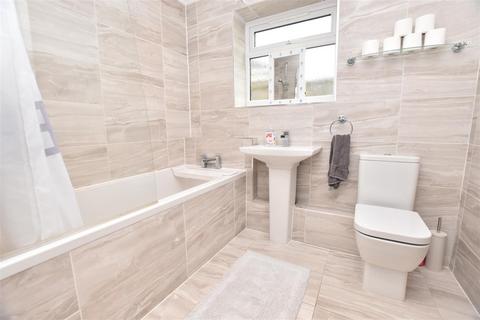5 bedroom chalet for sale, Urmond Road, Canvey Island SS8