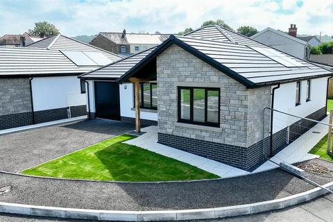 3 bedroom detached bungalow for sale, Golwg Y Garreg Las, Ammanford SA18