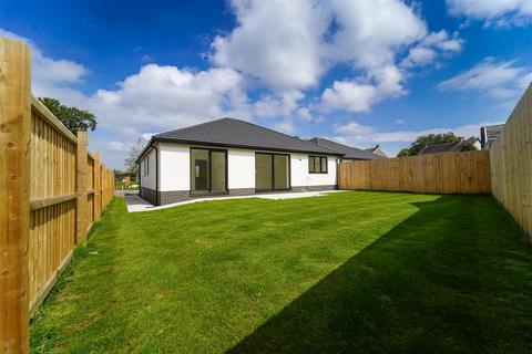 3 bedroom detached bungalow for sale, Golwg Y Garreg Las, Ammanford SA18
